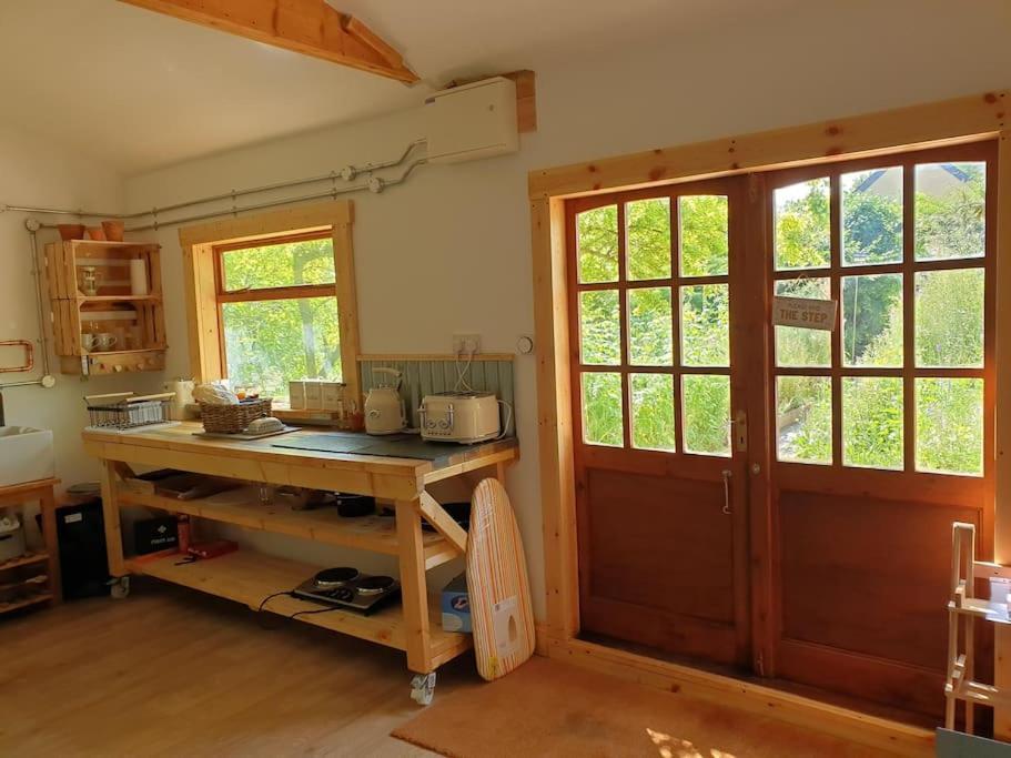 The Potting Shed Near Tenby, 100" Projector, Four Poster Bed, On-Site Hot Tub Access Via Spa Pack, Breakfast Esterno foto